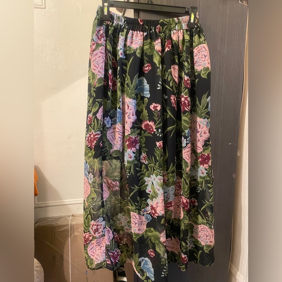 Dresses & Skirts - Floral Black Maxi Skirt